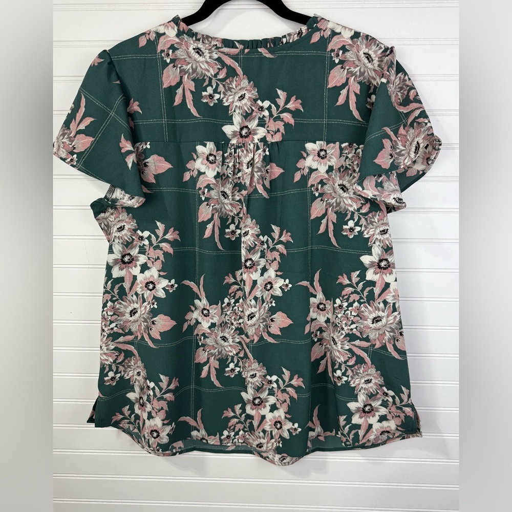 Maurices women’s Green & Pink Floral v-neck flutter sleeve blouse. Size 1X. - Picture 2 of 6